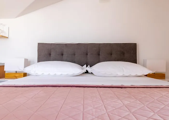 Center Of Макарська