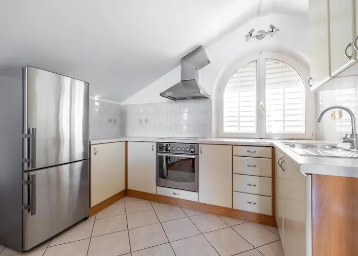 Center Of * Макарська